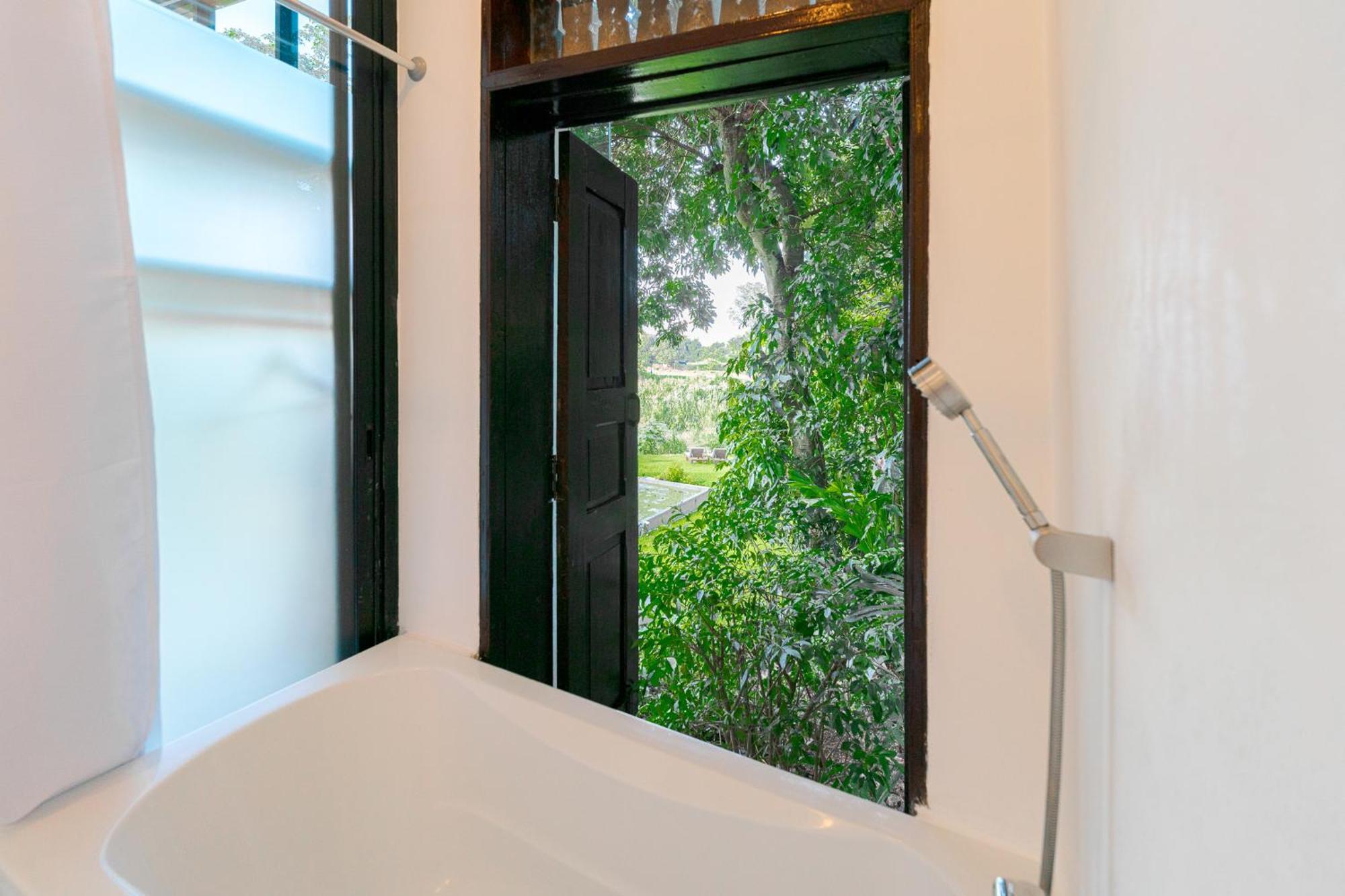 8Th Wonder - Chiang Mai Bed and Breakfast Mae Rim Exteriör bild